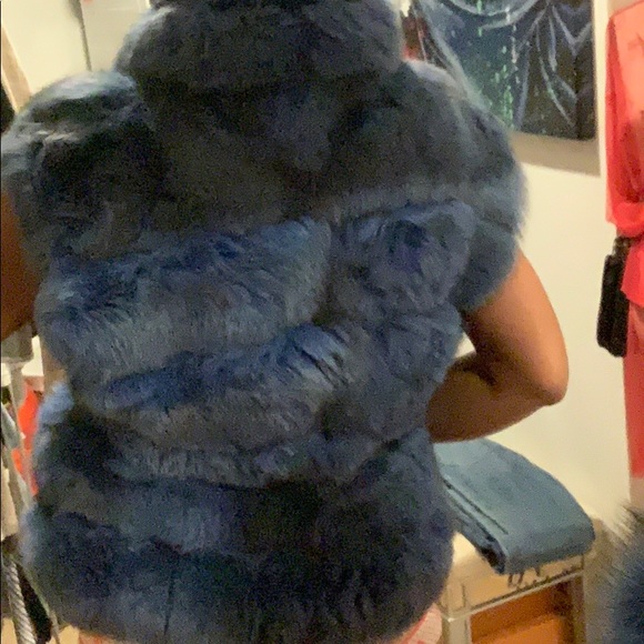Blue Fox Fur Vest - 100% Real Fur + Earmuffs - Picture 6 of 10